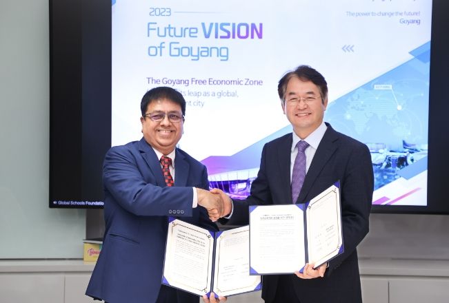 아툴 테무르니카르 글로벌학교재단 회장(좌), 이동환 고양특례시장(우)