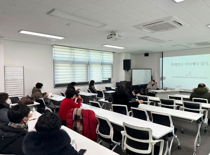 서농동 주민자치위원회가 지난 24일 장애인 인식개선 교육을 진행했다