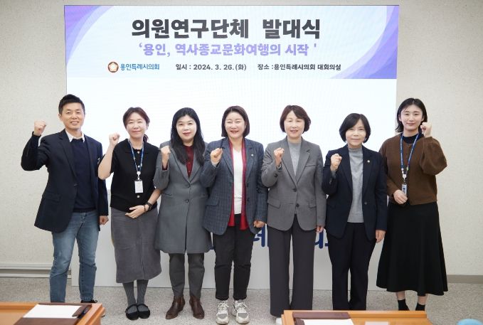 왼쪽 세 번째부터 안지현, 김희영, 유진선, 신현녀 의원