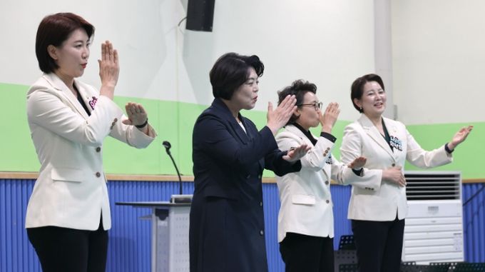 신계용 과천시장, ‘장애인의 날 기념행사’에서 수어 공연 선보여
