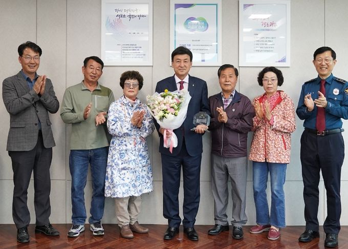 광주시 곤지암읍 곤지암2리 마을회, 방세환 광주시장에게 감사패 전달