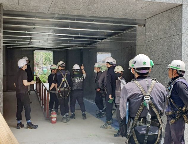 용인특례시는 올 하반기 입주를 앞둔 관내 공동주택단지의 시공 품질과 시설물 안전 상태 등을 확인하는 특별 점검을 실시했다. (해당 현장은 고림 진덕지구