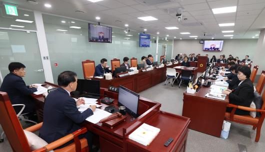 경기도의회 미래과학협력위원회, AI국을 시작으로 첫 행정사무감사 실시!