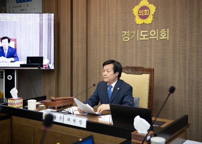 경기도의회 여성가족평생교육위원회 문형근 위원장(더불어민주당, 안양3)