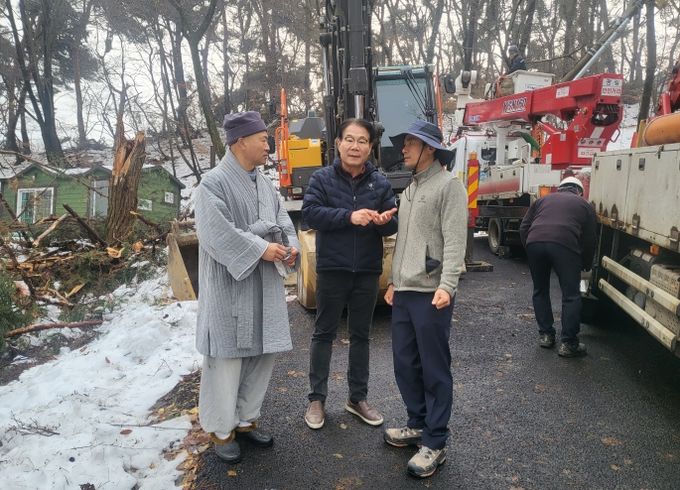 경기도의회 유영두 부위원장, 남한산성 폭설 피해 현장 긴급 점검