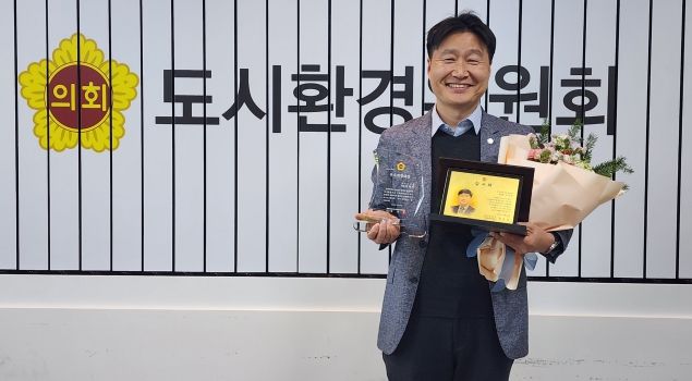 경기도의회 김태희 의원, 책임 있는 의정활동으로 ‘우수의정대상’과 ‘의정발전 감사패’ 동시 수상