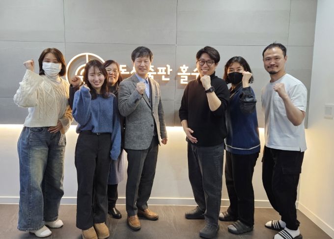 기업의 사회적 책임 실천… 도서출판 홀수, 청소년 정신건강 위해 지속 기부