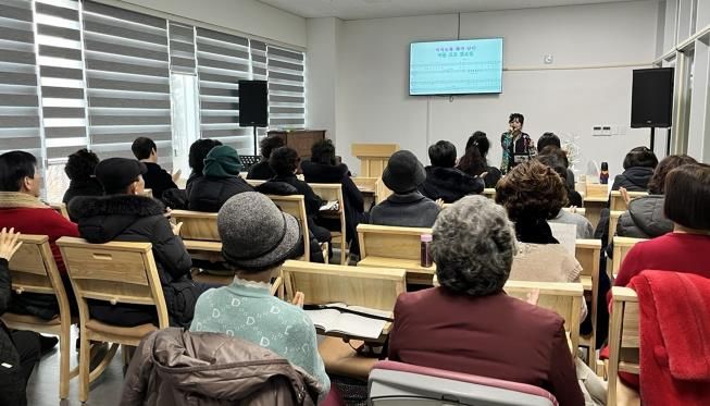수원시 팔달구 매교동, 웃음 가득한 노래교실 개강