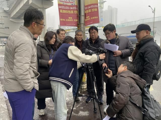 용인특례시는 지난 12일 미세먼지 민간 감시원을 대상으로 비산먼지 발생 공사장 점검 및 운행차 배출가스 단속을 진행했다