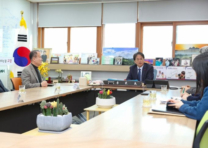 고양시 개인택시조합임원진과 만나 면담 중인 이동환 고양특례시장