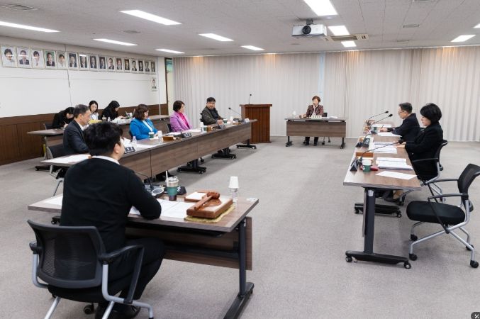 안산시의회가 최근 ‘2025년도 의회 연구활동 운영 심의위원회’를 개최하고 올해 활동하는 3개 의원 연구단체의 등록을 의결했다.