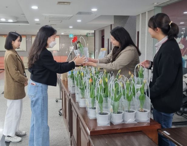 수원교육지원청, 학교시설 개방의 봄바람으로 지역사회 공유의 꽃을 피워요!
