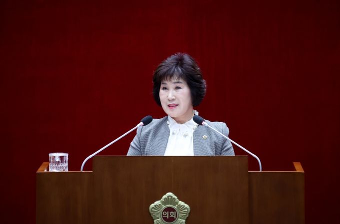 성남시의회 정연화 의원(야탑1·2·3동)이 17일 제302회 제1차 본회의에서 5분 발언을 하고있다. 사진=성남시의회