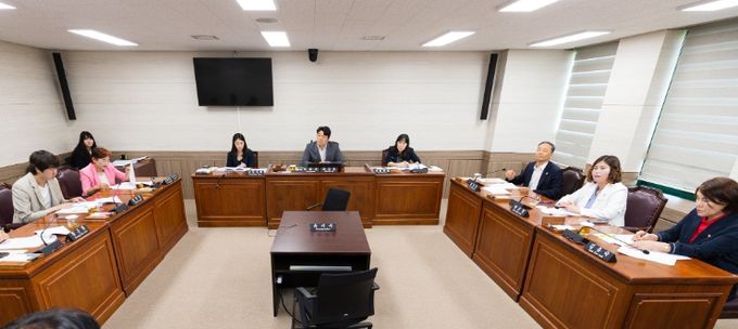 26일 의회 제4상임위원회의실에서 열린 ‘제296회 임시회 폐회 중 의회운영위원회’ 중 한 장면.