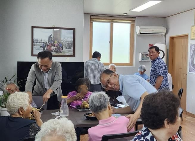 가평 짬뽕이야기, 어르신 정기 무료식사 나눔 시작