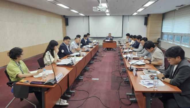 용인특례시가 국가산단 산업단지계획 변경에 따른 ‘인허가 지원 TF 회의’를 개최했다.