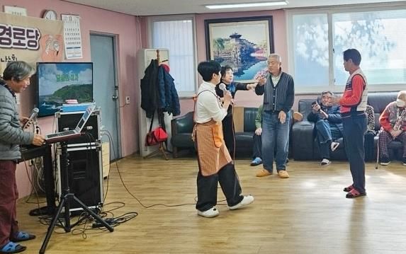 수원시 영통구 늘사랑나눔회,‘흥겨운 경로당’식사 나눔 행사 진행