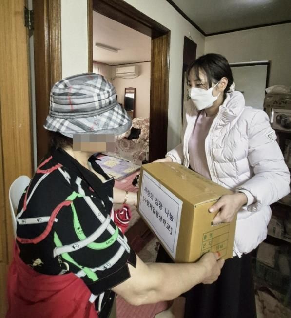 수원제일평생학교, 수원시 팔달구 지동에 김장김치 15박스 전달