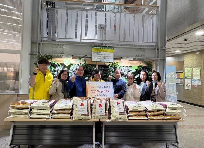 설봉하늘농원, 따뜻한 수확의 마음을 전하다…중리동에 쌀 30포 기탁