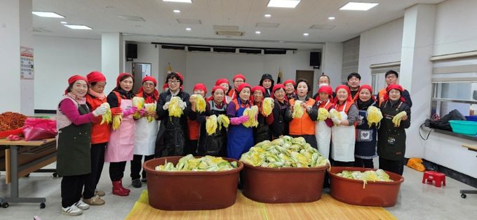 북내면 한마음봉사회의 겨울나기 ‘사랑의 김장 나눔’