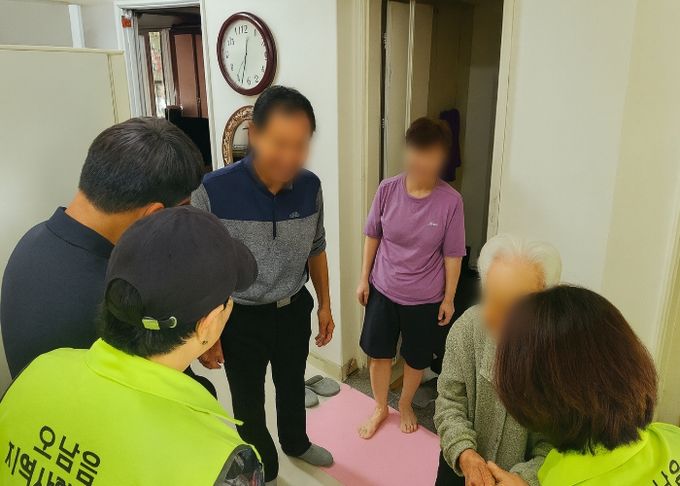 나눔으로 따듯한 마음을 전달…오남읍 지역사회보장협의체, 취약계층에 연말 나눔꾸러미 전달