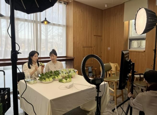 용인특례시는 최근 용인시농업기술센터에서 청년농업인을 대상으로 ‘2025년 라이브커머스 교육’을 했다