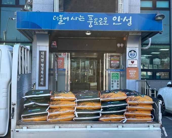 안성시 감로사, 취약계층 돕기 위해 쌀 20kg 25포 기탁