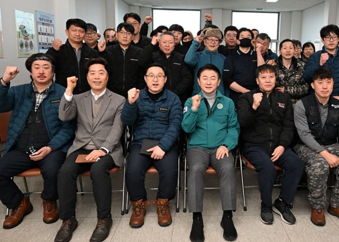 의정부시는 2월 13일 자일동 환경자원센터를 방문해 재활용선별장과 음식물류폐기물 자원화시설의 운영 및 안전관리 실태를 점검했다.