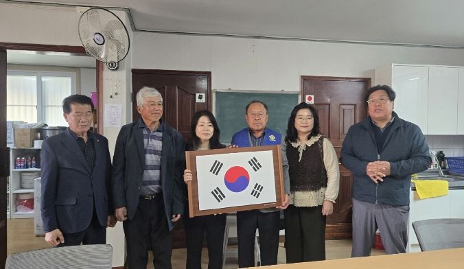 포천시 바르게살기운동 가산면위원회, 경로당 태극기 달기 운동 전개