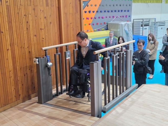 박재용 의원, 교육현장 무대 접근성 체험... 포용적 환경 조성 논의