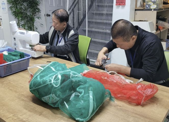 수원시 팔달구 행궁동 경기행복마을관리소, 자원순환 실천 '양파망 수세미 나눔'