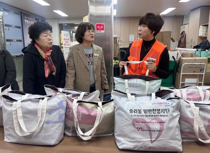 중리동, 폐현수막 재활용 ‘에코백 밑반찬 나눔’으로 탄소중립 실천