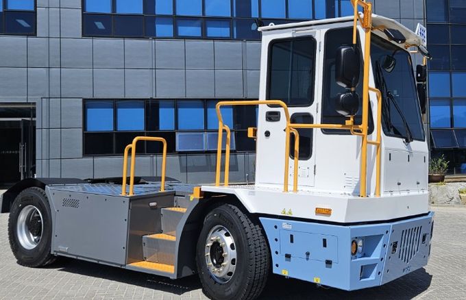 국산 무탄소 전기 야드트랙터